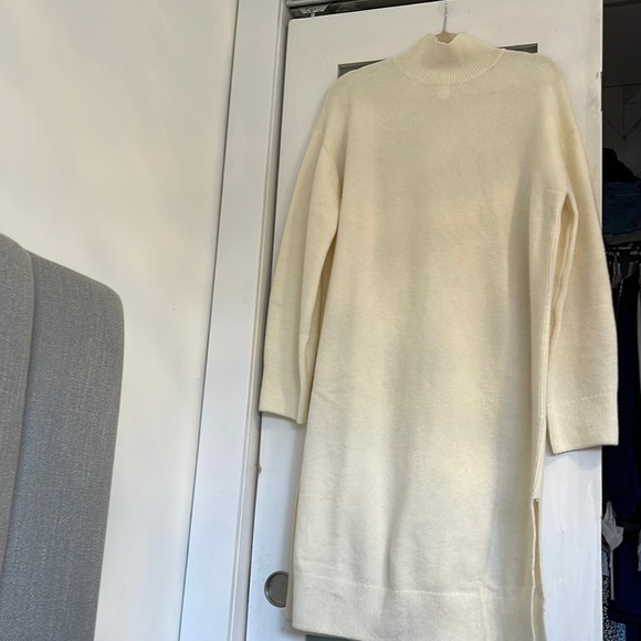 SWEATER DRRSS - Picture 1 of 4